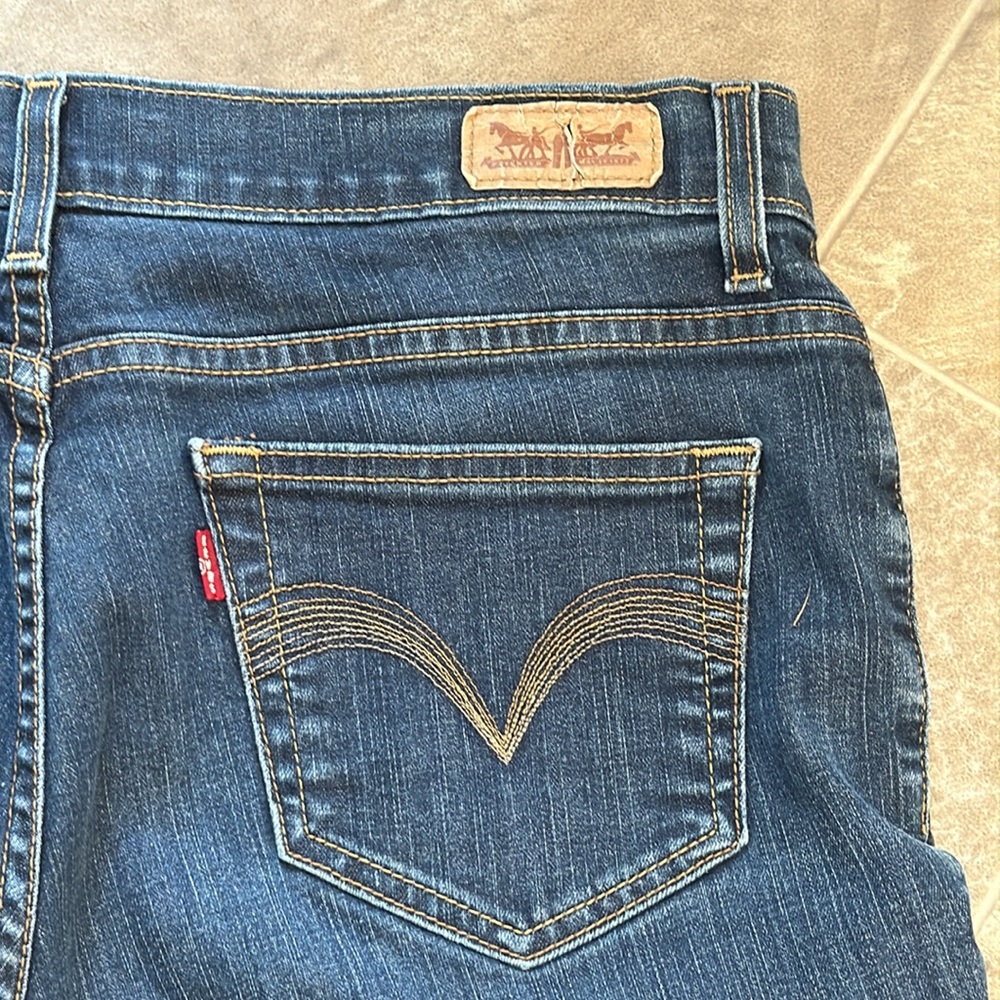 Levi’s straight leg Blue Denim Women's Jeans 512 Perfectly Slimming jeans